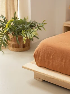 LUR cama tatami con mesitas y cabecero de pared 160