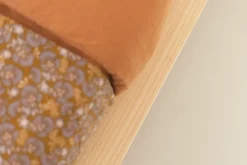 LUR cama tatami con mesitas y cabecero de pared 160